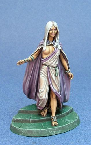 Dark Sword Miniatures: A Game of Thrones: Daenerys in Traditional Garb 