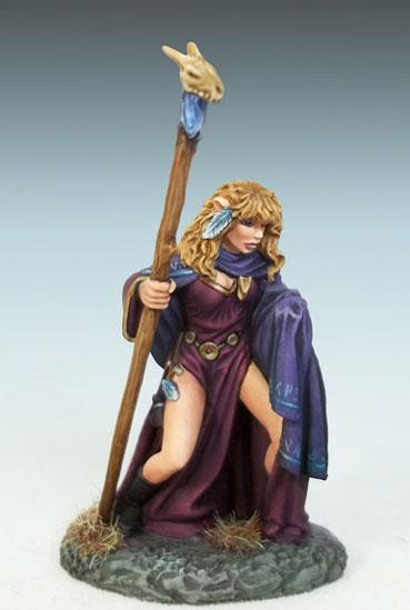 Dark Sword Miniatures: Elmore Masterwork: Female Elven Mage with Staff (1182) 