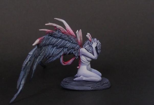 Dark Sword Miniatures: Visions in Fantasy: Broken Wings - Female Angel 