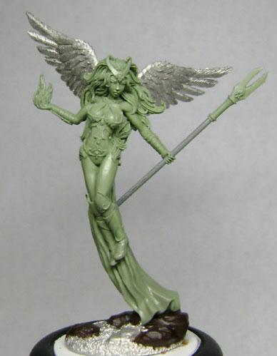 Dark Sword Miniatures: Special Edition: Thief of Hearts # 5 - Female Mage with Staff 