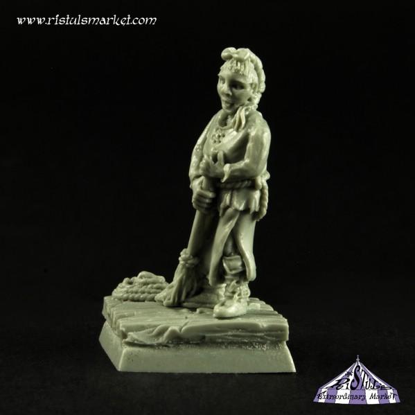 Extraordinary Fantasy Miniatures: Tavern Cleaning Lady 