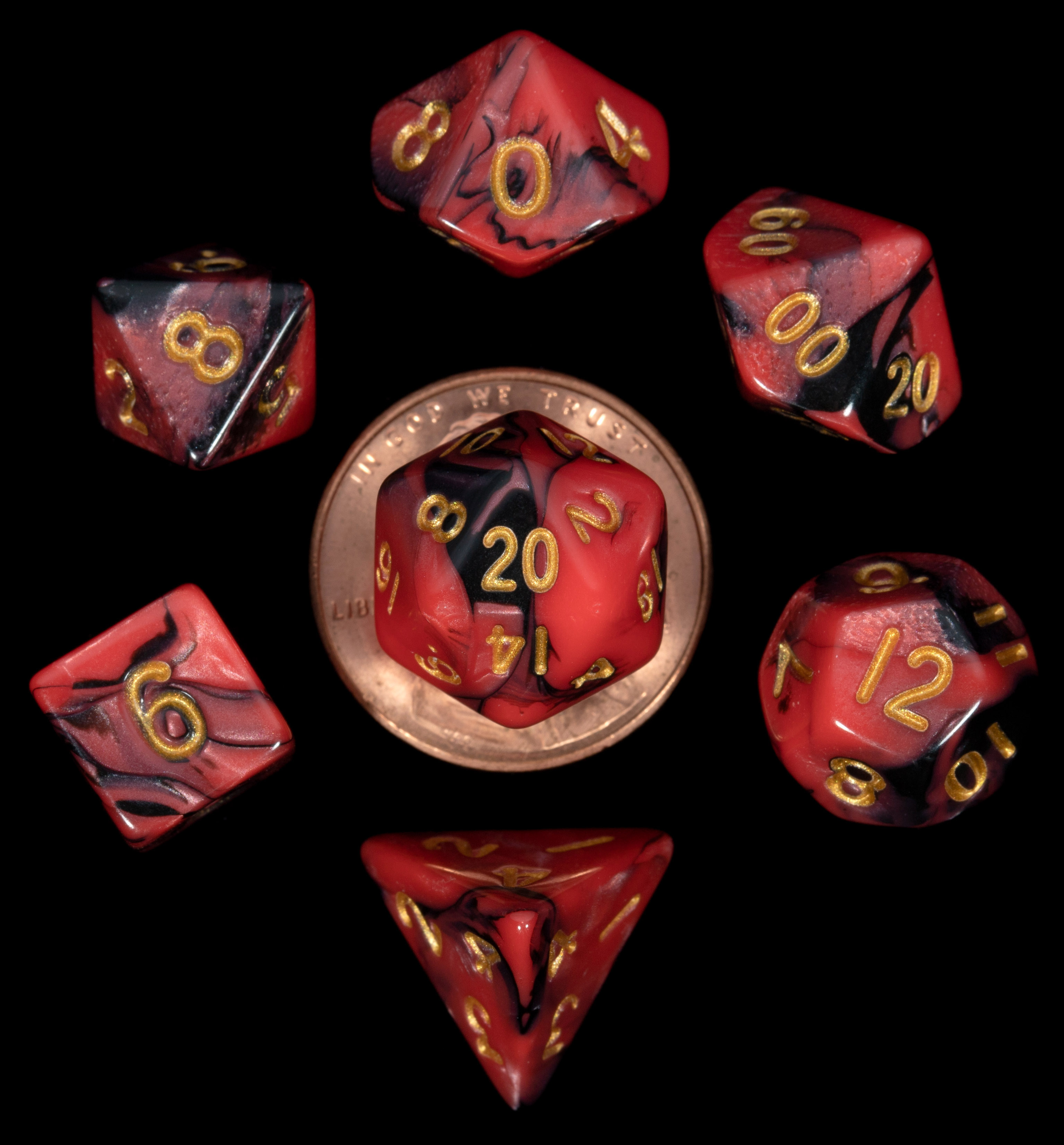 Fanroll: Mini 7 Dice Polyhedral Set: Red/Black with Gold (10mm) 
