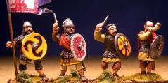 Gripping Beast 28mm Age Of Arthur: Teulu Command Advancing (4) 