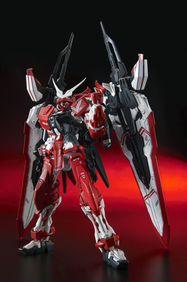 Gundam Master Grade (MG) 1/100: MBF-02VV Gundam Astray Turn Red 