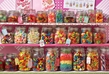 Cobble Hill Puzzles (2000): Candy Store - 89008 [625012890083]