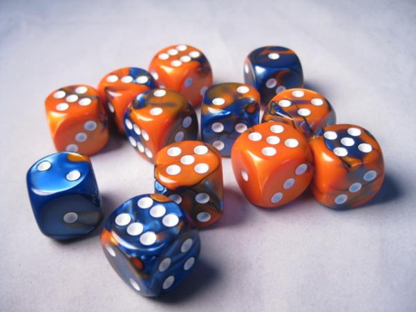 Chessex (26652): D6: 16mm: Gemini #6: Blue-Orange/White 