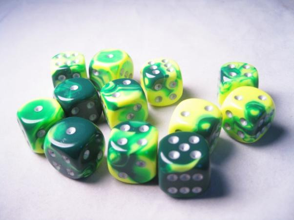Chessex (26654): D6: 16mm: Gemini #6: Green-Yellow/Silver 