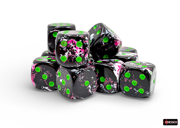 Chessex (24614): D6: 16mm: Brush: PAINTBALL/GREEN 