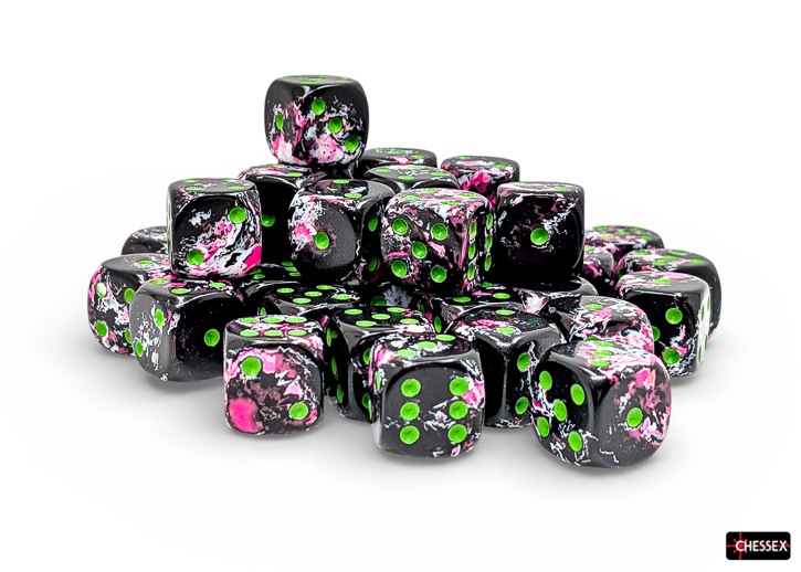 Chessex (24814): D6: 12mm: BRUSH: PAINTBALL/GREEN 