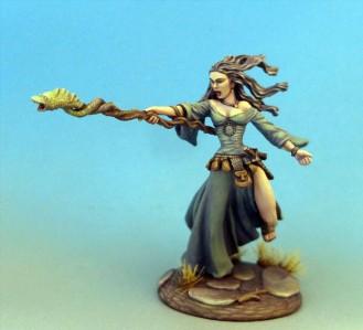 Dark Sword Miniatures: Visions in Fantasy: Female Mage with Staff (DSM7312) 