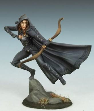 Dark Sword Miniatures: Elmore Masterwork: Female Rogue with Bow 