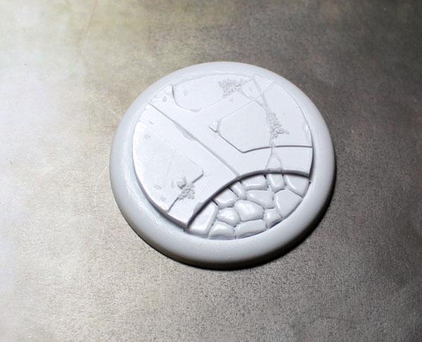 Secret Weapon Miniatures: Alien Temple: 50mm Round Lip #04 