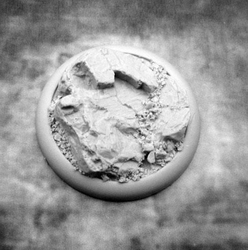 Secret Weapon Miniatures: Rocky Bluff: 50mm #4 Round Lip 