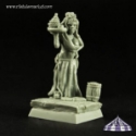Extraordinary Fantasy Miniatures: Tavern Waitress 