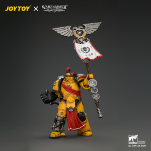 Joytoy: Warhammer 40K: Imperial Fists: Herald Consul with Standard and Bolt Pistol